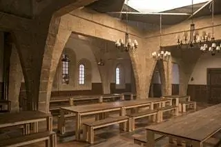 «Лаура Беллозо, исполнительный продюсер, занимавшаяся всей концепцией и идеей, сказала нам, что для столовой…