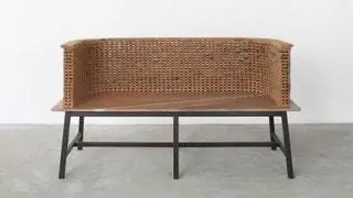 Скамья Studio Mumbai для бельгийской галереи Maniera. В индийском исследовании использовались бамбук и маленькие глиняные кирпичи…