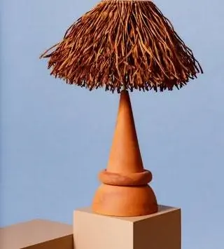 Настольная лампа Tiki от финского Теро Куйтунена с терракотовым орнаментом и абажуром с бумажной бахромой. Я люблю создавать…