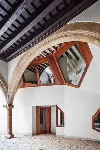 Casal Balaguer - это дворец в историческом центре Пальмы, семейный дом, который рос на протяжении веков, начиная с… Casal Balaguer - это дворец в историческом центре Пальмы, семейный дом, который рос на протяжении веков, начиная с…