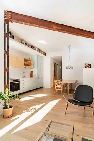 В гостиной кресло CH07 от Hans Wegner.nbsp