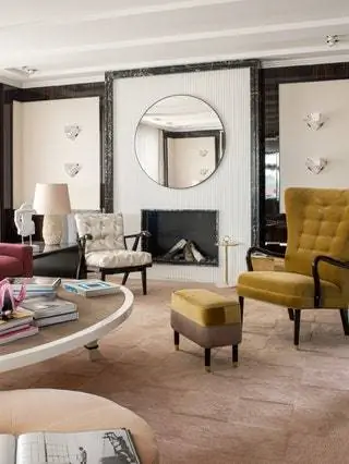 Снова гостиная с креслами «Иствуд» и «Хичкок» из португальской студии