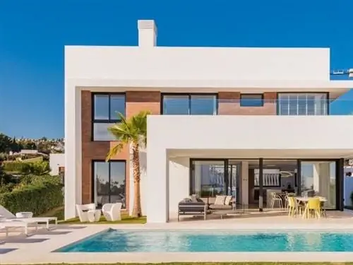СОВРЕМЕННАЯ ВИЛЛА В ESTEPONA MALAGA