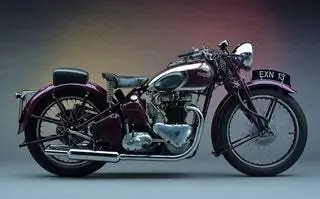 Triumph Speed Twin 1938 Великобритания. 19381940 19471957 498куб.см. Дизайнер Эдвард Тернер. Винтажная коллекция парикмахера… Triumph Speed Twin 1938 Великобритания. 19381940 19471957 498куб.см. Дизайнер Эдвард Тернер. Винтажная коллекция парикмахера…