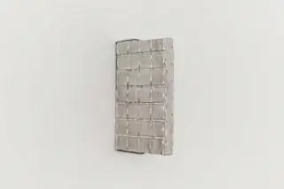Экструдированный блок из того же материала и техники