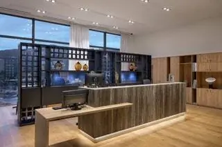 Студия Дениса фон Аренда отвечала за дизайн интерьера мест общего пользования и комнат в комплексе…