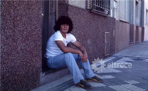 ЖИЗНЬ МАРАДОНЫ через его ДОМА