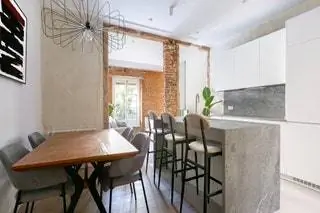 Одним из важных моментов проекта был поиск пространств, которые бы перетекали, позволяя освещать…