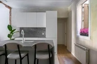 Сердцем дома, вокруг которого сочленяется остальная часть дома, является кухня. Войдя в дом, мы…