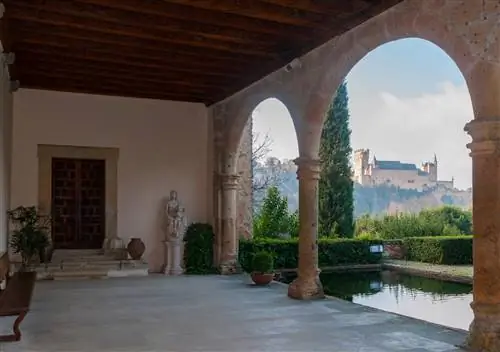 Вид на Альцар Сеговии из монастыря Санта-Мария-дель-Парраль