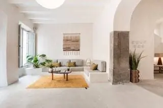 Meem Townhouse родился как жизненный проект из иллюзии семьи, чтобы пересмотреть важность возвращения в… Meem Townhouse родился как жизненный проект из иллюзии семьи, чтобы пересмотреть важность возвращения в…