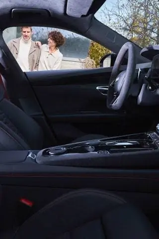 Низкая посадка подчеркивает спортивный характер нового Audi RS etron GT