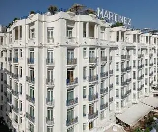 Главный консьерж отеля Martinez в Каннах привык к почти невыполнимым просьбам… Главный консьерж отеля Martinez в Каннах привык к почти невыполнимым просьбам…