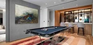Бильярдный стол, разработанный Fendi Casa, еще одна эксклюзивная деталь, которой пользуются некоторые из 56 резиденций Epic Marbella