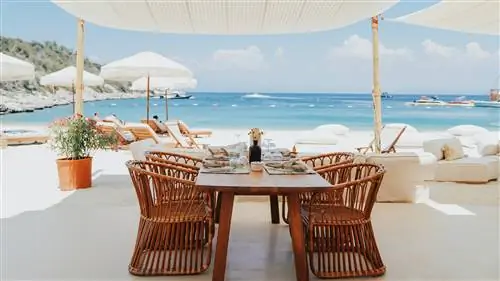 Lucca Beach дизайнерский пляжный бар на самом желанном побережье Средиземного моря Lucca Beach дизайнерский пляжный бар на самом желанном побережье Средиземного моря