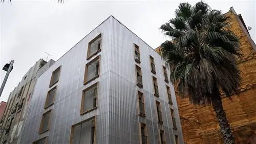 Барселона превращает КОРАБЛЬНЫЕ КОНТЕЙНЕРЫ в социальные КВАРТИРЫ