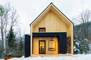 Эта красивая вилла в Шарлевуа-Кбеке рассчитана на 12 человек и доступна на Airbnb по цене от 204 евро. В…