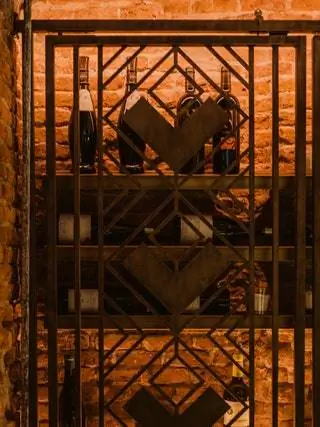 Деталь из состаренной латуни в приватной зоне