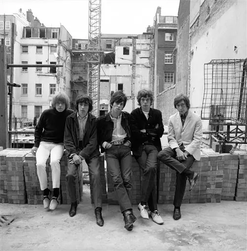 В книге показаны дома ROLLING STONES В книге показаны дома ROLLING STONES