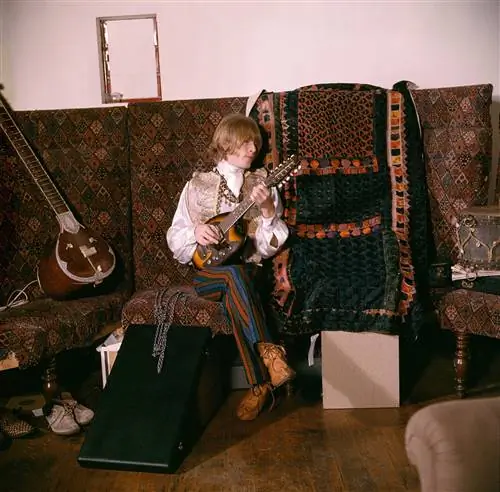 В книге показаны дома ROLLING STONES В книге показаны дома ROLLING STONES