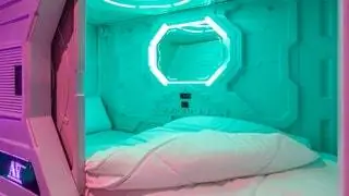 Этот футуристический отель, вдохновленный токийскими капсульными отелями, расположен в самом центре Мадрида