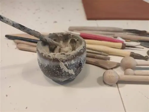 В мастерской керамиста Анник Галимонт