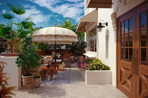 Крыльцо отеля Life House