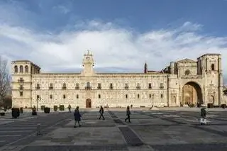 Хостел Parador de León Hostal de San Marcos вновь открыл свои двери 3 декабря 2020 года после трех лет закрытия на…