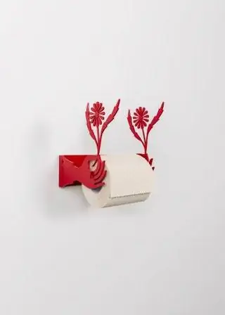 Модель Sandro's Hands из лакированной стали красного цвета от Эрика Бенджаминса