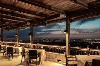 Если в Мдине что-то и есть, так это ее особое очарование ночью. Когда солнце садится, огни подчеркивают благородное прошлое этого…