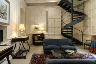 Это отель, который большинство международных звезд выбирают для своего пребывания на Мальте. Такие актеры, как Брэд Питт или Анджелина Джоли…