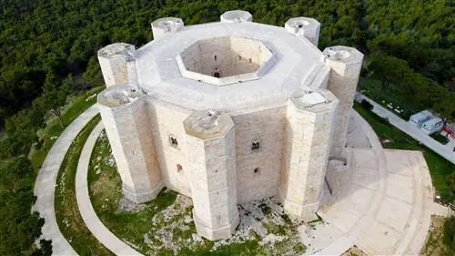 Следующее шоу Gucci состоится во впечатляющем замке Castel Del Monte в Апулии