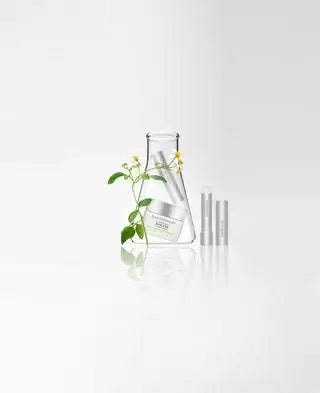 Чтобы насладиться жизнью, чтобы поцеловать…. Shiseido bareMinerals представляет новую коллекцию средств по уходу за губами AGELESS…