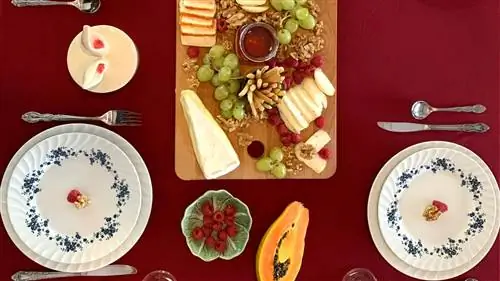 Классический ВОСКРЕСНЫЙ СТОЛ, но с театральным акцентом от Dovain Studio