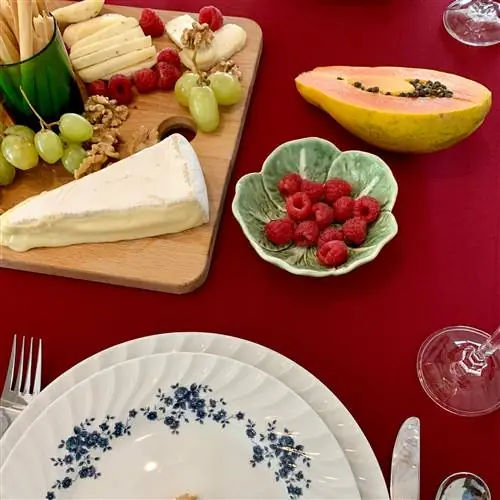 Классический ВОСКРЕСНЫЙ СТОЛ, но с театральным акцентом от Dovain Studio