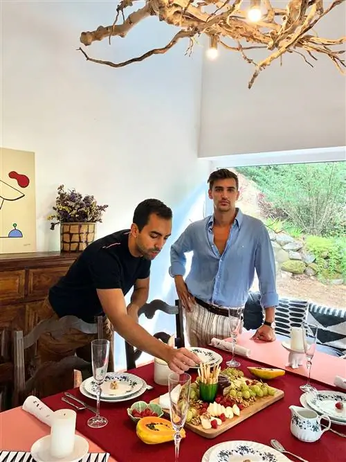 Серхио Прието и Тьяго Де Лима со своим столом