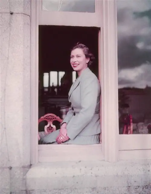 Королева Елизавета II в замке Балморал, 1952 год
