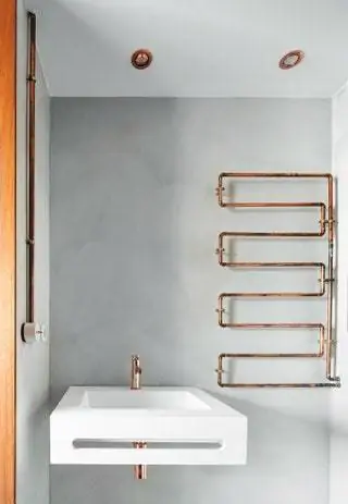 Бра и выключатели - одни из немногих декоративных элементов дома