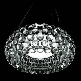 Лампа Caboche для Foscarini представляет собой световую скульптуру из маленьких стеклянных шаров Лампа Caboche для Foscarini представляет собой световую скульптуру из маленьких стеклянных шаров