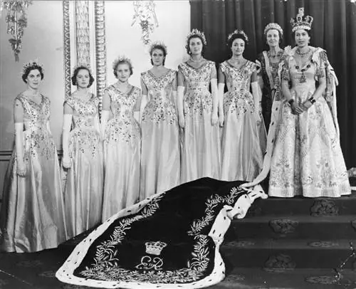 На изображении может находиться одежда Clothing Human Person Fashion Robe Gown Princess Margaret Countess of Snowdon and Wedding