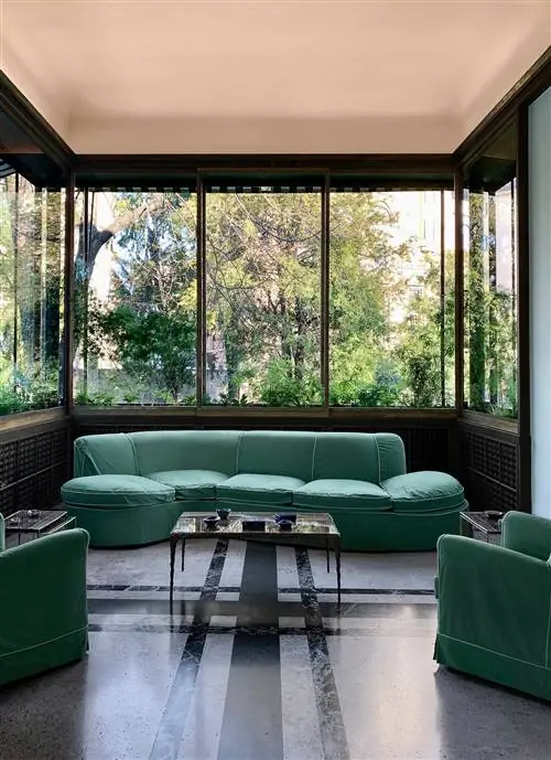 Вид на галерею с мебелью Portaluppi