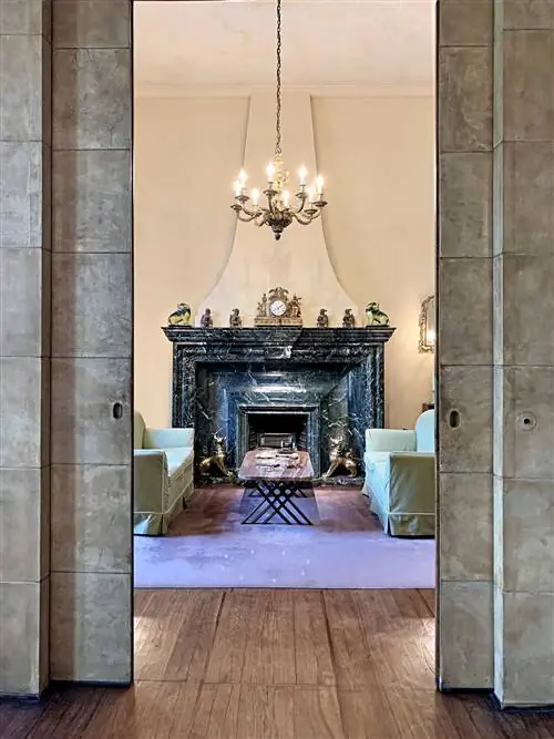 черный мраморный камин