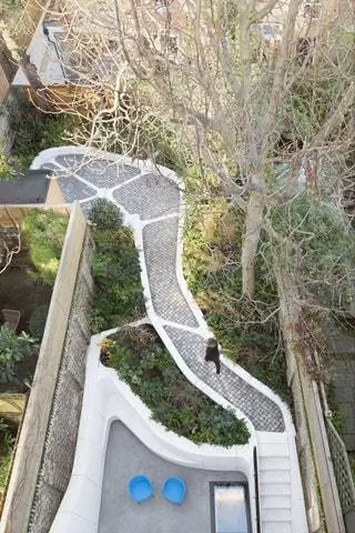 Доступ представляет собой своего рода небольшой сад, который приглашает вас насладиться открытыми пространствами