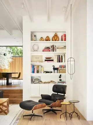 В офисной зоне Lounge Chair от Charles Ray Eames