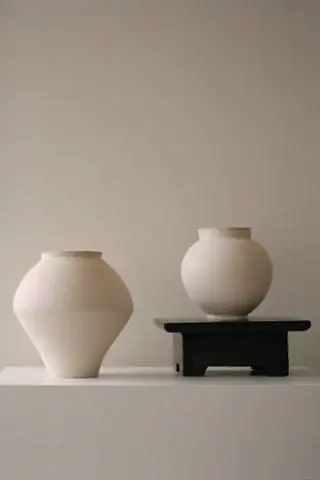 Керамические изделия созданы корейскими художниками