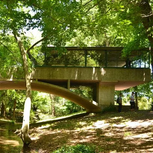 В гармонии с окружающей природой Casa del Puente является уникальным произведением в мире