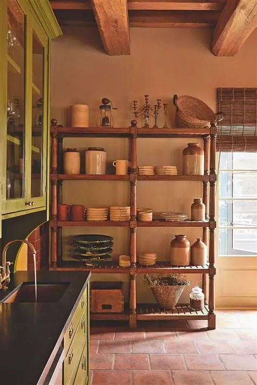 кухня с кладовой