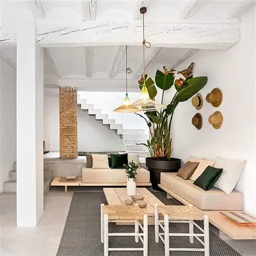 Дом архитектора Жанны Монтесжил и дизайнера интерьеров Рафы Куба устроен вокруг внутреннего дворика