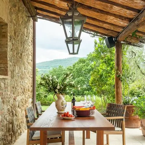 В 40 километрах от Сиены в итальянской Тоскане этот дом для отдыха является убежищем пенсионной пары