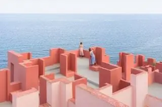 Открытые коридоры, террасы и промежуточные пространства способствуют общению и диалогу между соседями Открытые коридоры, террасы и промежуточные пространства способствуют общению и диалогу между соседями
